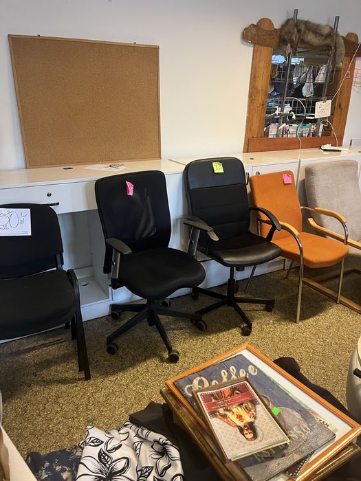 Krzesła biurowe różne