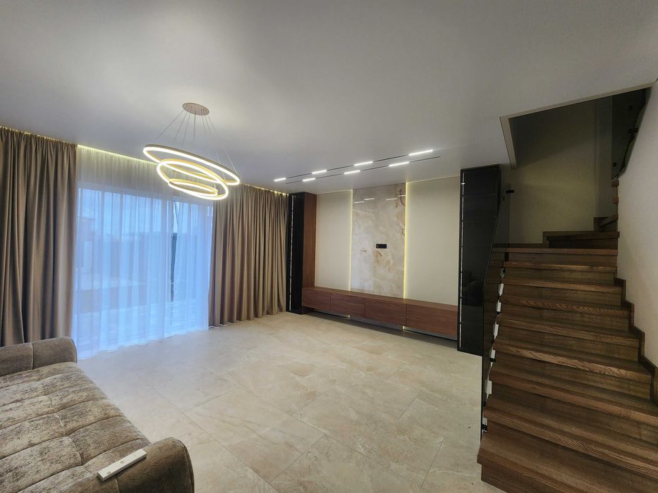 Вітаю. ГАЗ, ЦЕНТРАЛЬНІ КОМУНІКАЦІІ, будинок-дуплекс 125м2; Ліцей#1.