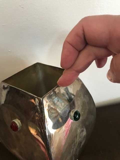 Jarra de metal usada