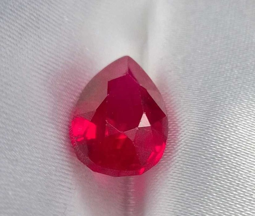 Rubin 7.3 CT - 14x10 mm , oczko do pierścionka , zawieszki