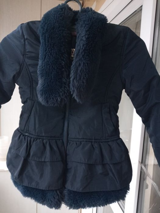 Стильна зимова куртка з хутром на 5-6 років
