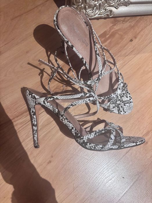 Sandałki na szpilce KAZAR