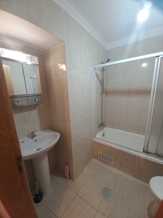 Arrenda-se apartamento c/ 3 quartos em Coimbra