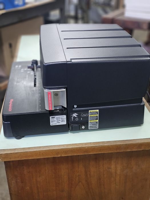 Encadernadora Elétrica Profissional GBC Magnapunch - Perfuração