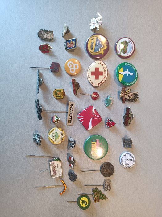 Spinki,przypinki ,metalowe znaczki.