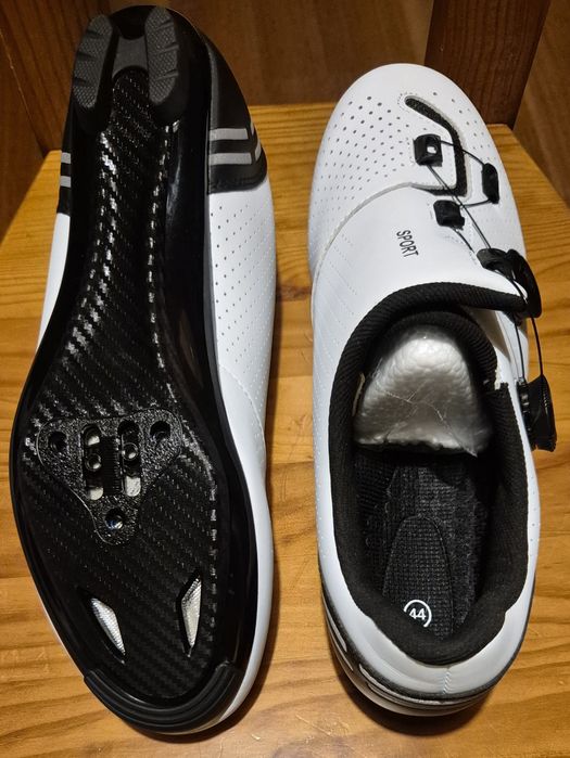 Sapato de ciclismo e pedais de encaixe