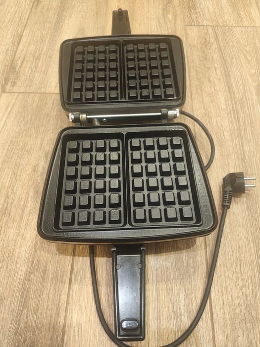 Gofrownica Dezal 301.7 czarna 1300W 2 gofry XL