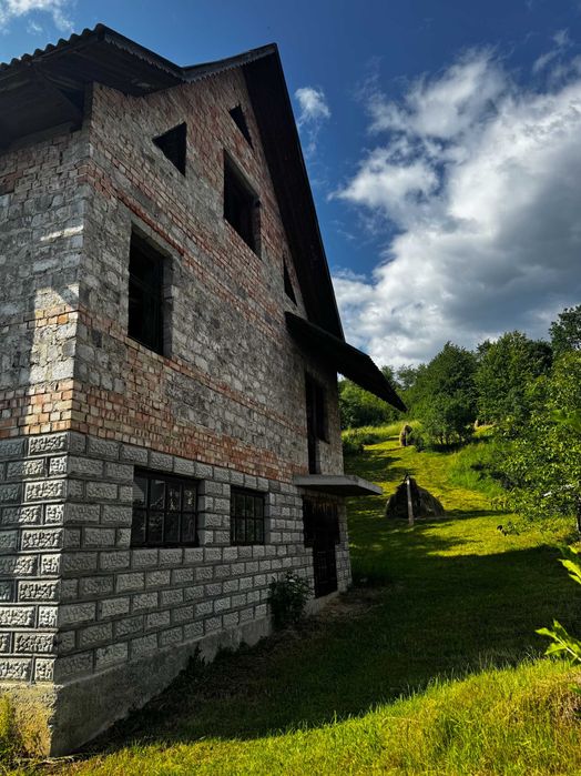 Продам будинок (незавершене будівництво) з земельною ділянкою 0.12 га