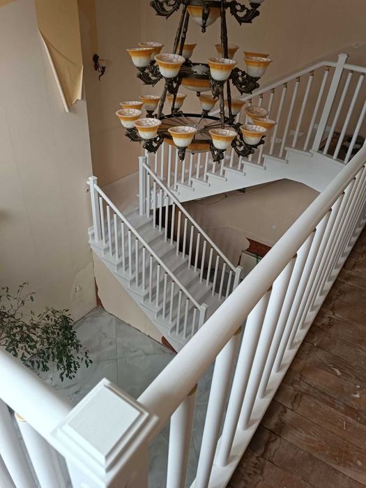 Сходи на замовлення під ключ, дерево, метал, обшивка, металеві каркаси