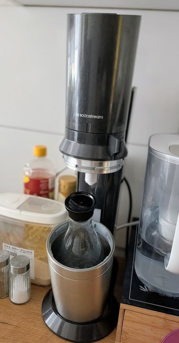 SodaStream plus trzy szklane karafki
