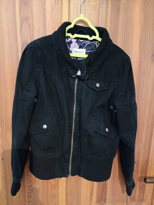 Kurtka wiosenna H&M ok. 128 cm 7 lat czarna dziewczęca wysoki kołnierz
