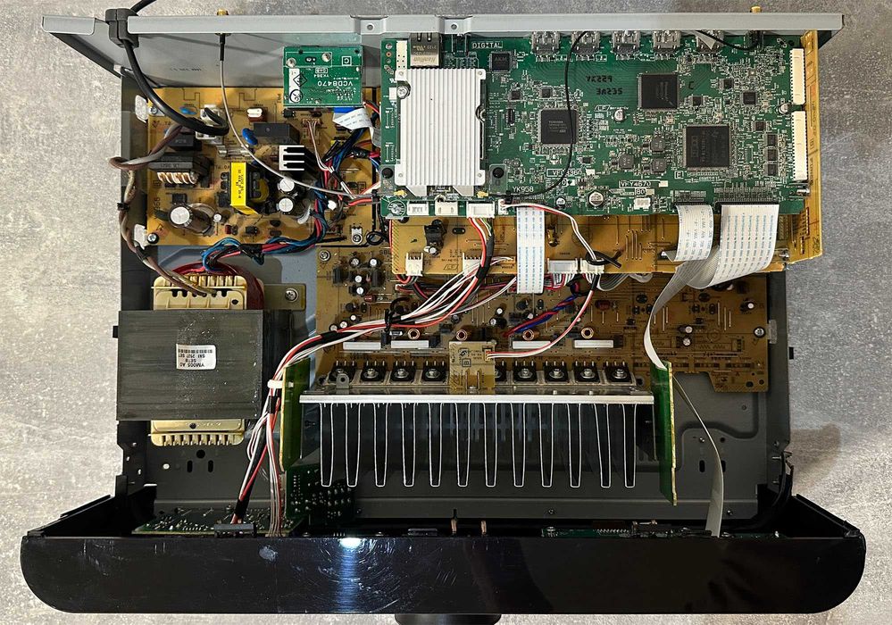 Ресивер Yamaha RX-V4A не ВМИКАЄТЬСЯ