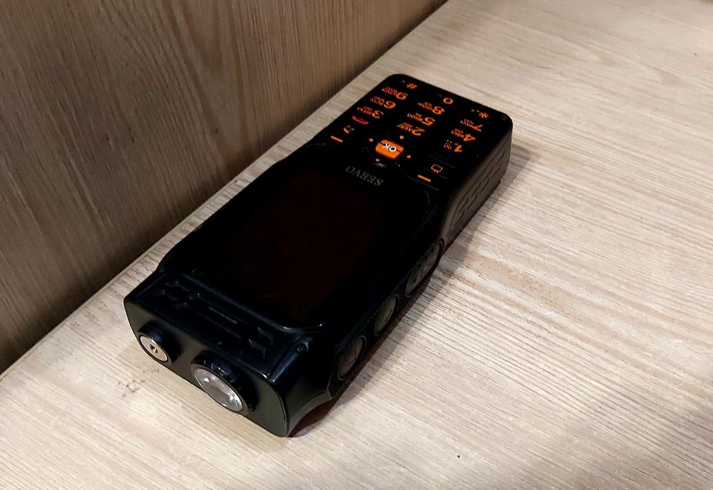 Телефон SERVO F3 4000 мАч 4 сим карты черный с большим дисплеем и каме