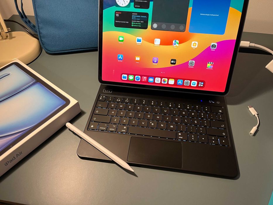 iPad Air 13 M2, com teclado, caneta e vários acessórios - Como novo