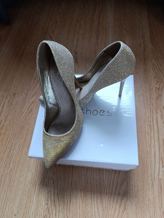 Złote szpilki rozmiar 36