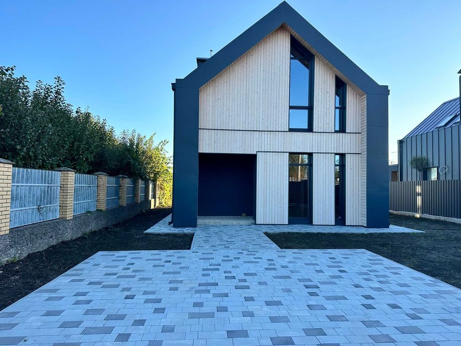 Вишуканий будинок в Гореничах з якісних матеріалів