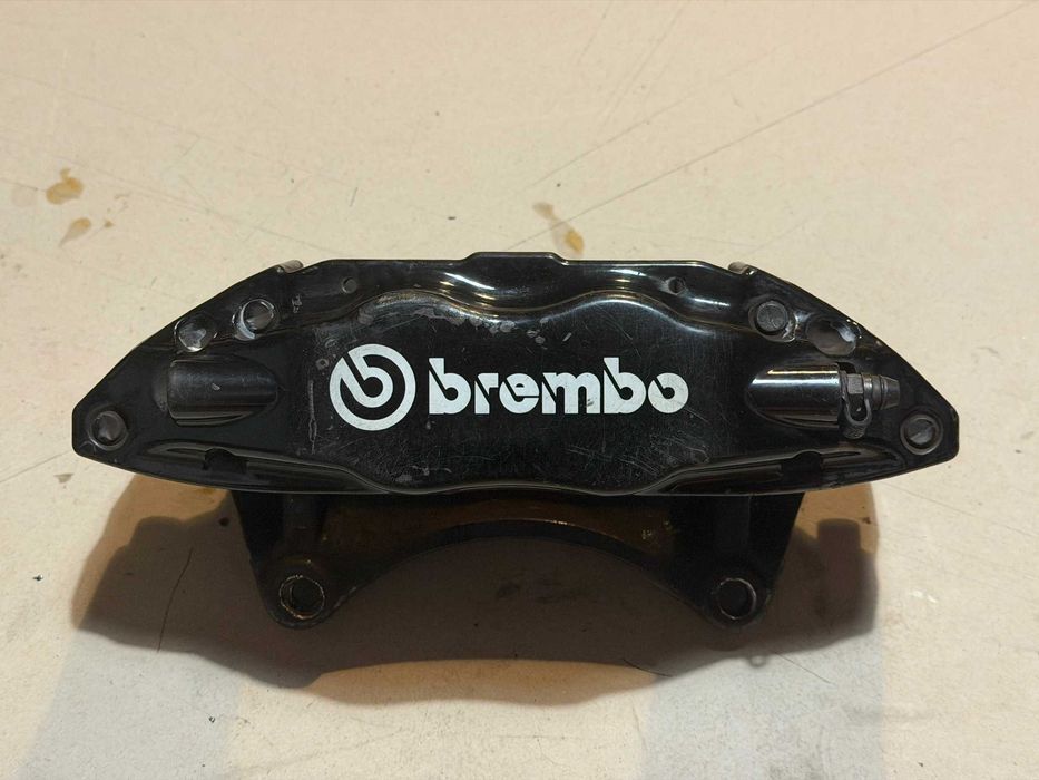 Zaciski przednie Subaru Brembo z Legacy Tuned by STi Impreza Forester