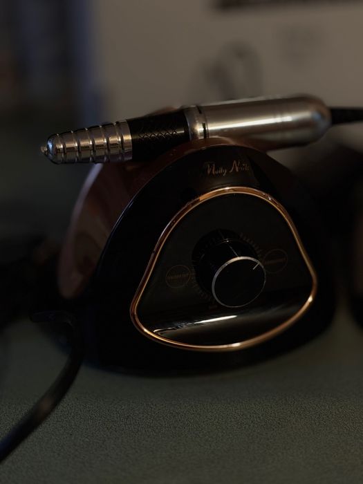 Frezarka do paznokci i lampa