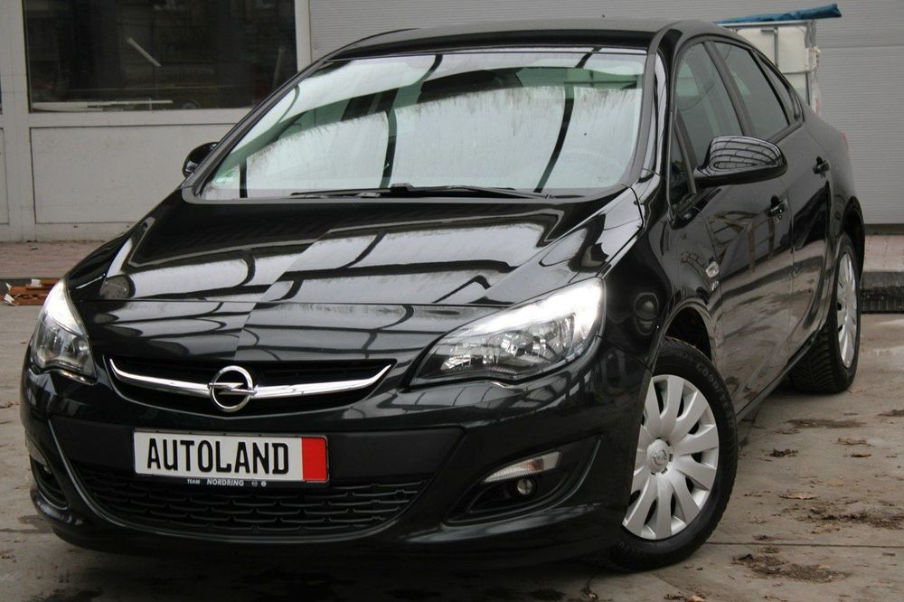 Opel Astra ACTIVE-Oryginalny lakier-Maly przebieg-Bogate wyposazenie-GWARANCJA!