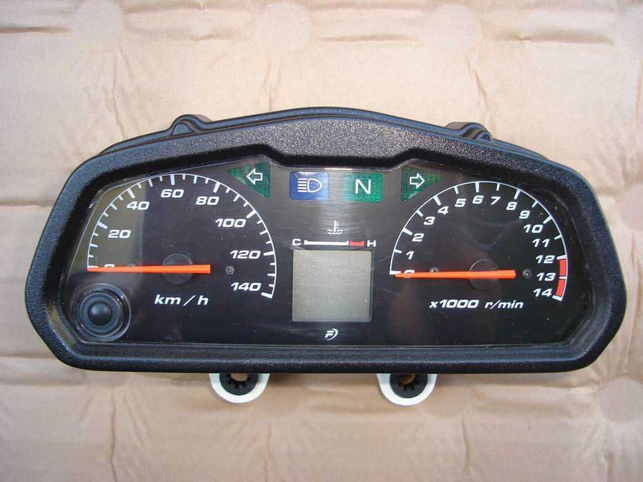 Honda Varadero 125 - Lampa przednia + inne częśći