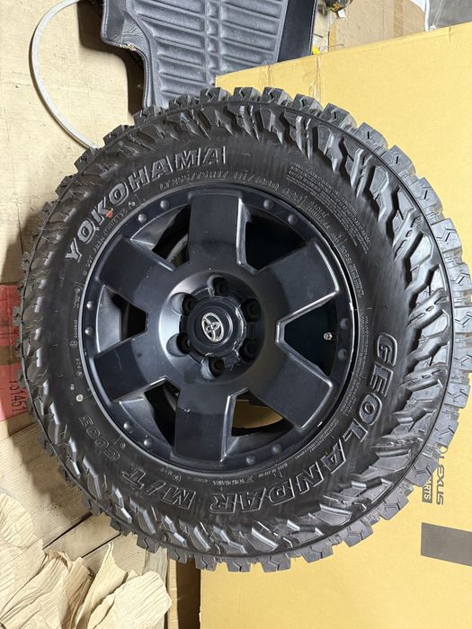 Toyota FJ Cruiser 4Runner Prado Hilux диски та шини мт 255/70R17