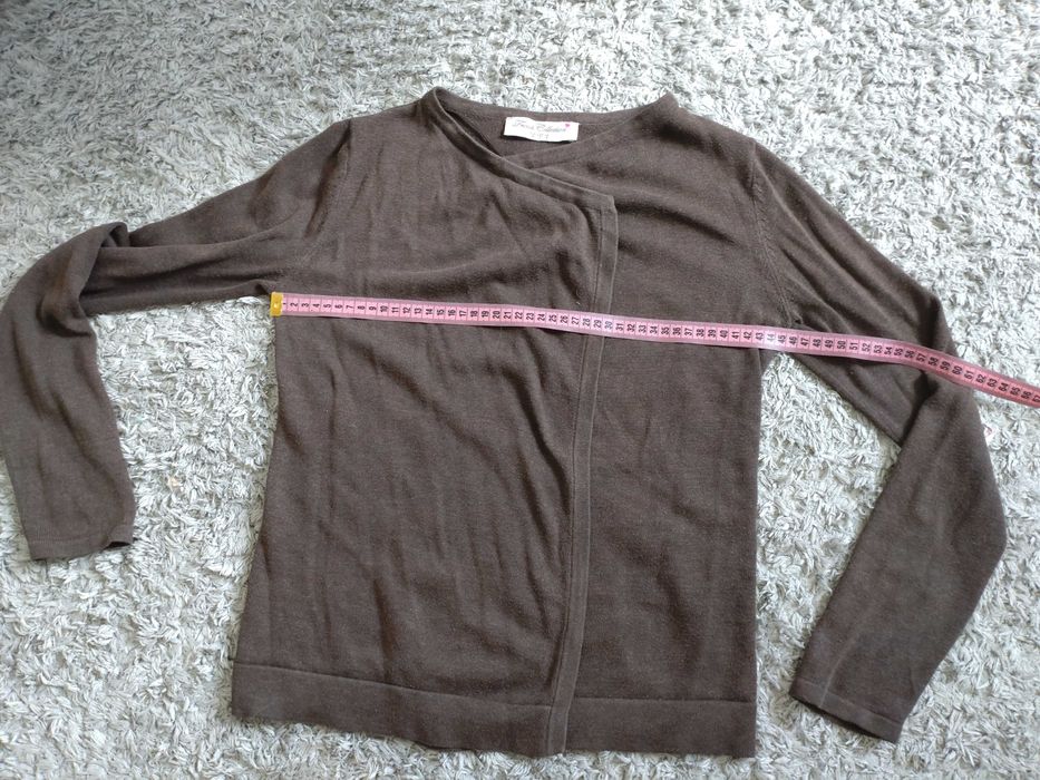 Brązowy sweterek, niezapinany