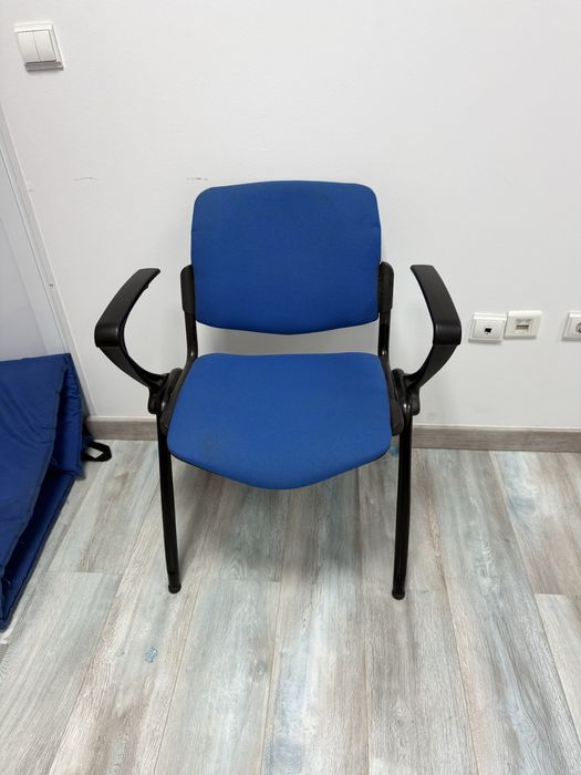 Cadeira 4 pes muito pouco uso