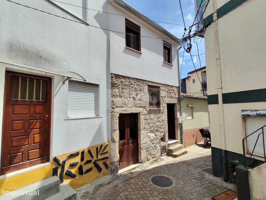 Moradia V3 - p/ Renovar - Centro do Teixoso