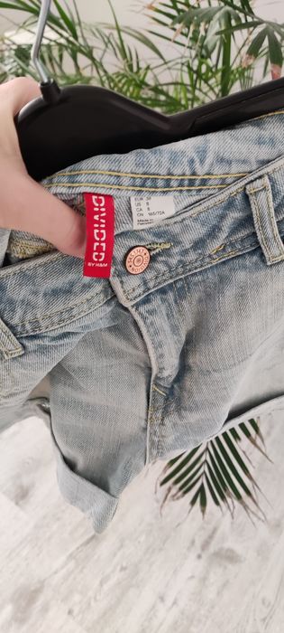 Krótkie jeansowe spodenki H&M, rozmiar 38 (M).