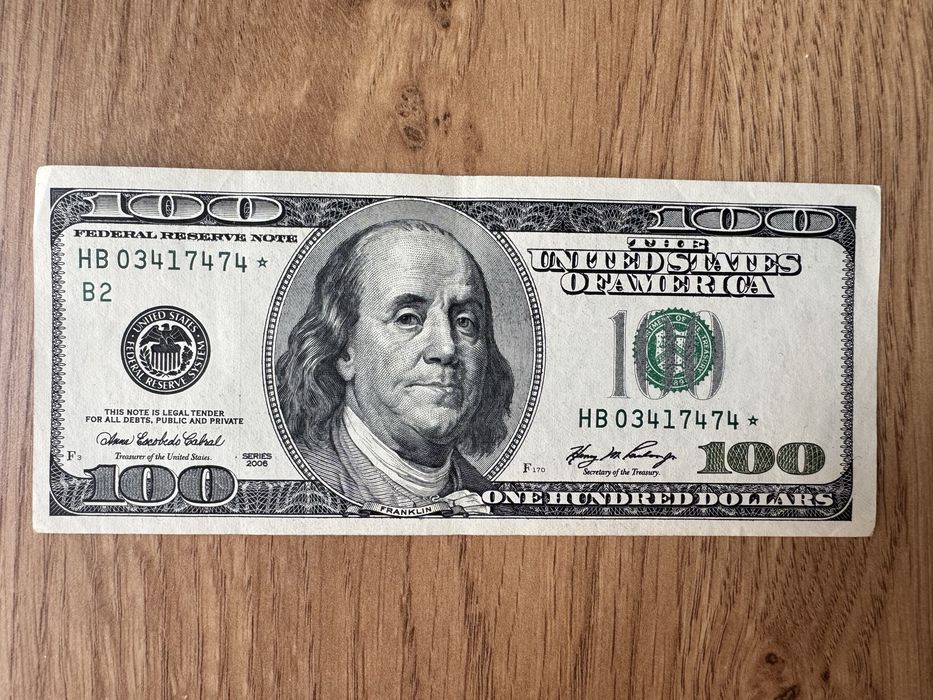 Редкий тираж купюра 100$ со звездой