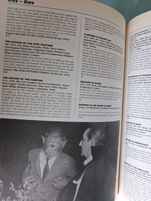 The Essential Monster Movie Guide - Stephen Jones - 450 páginas