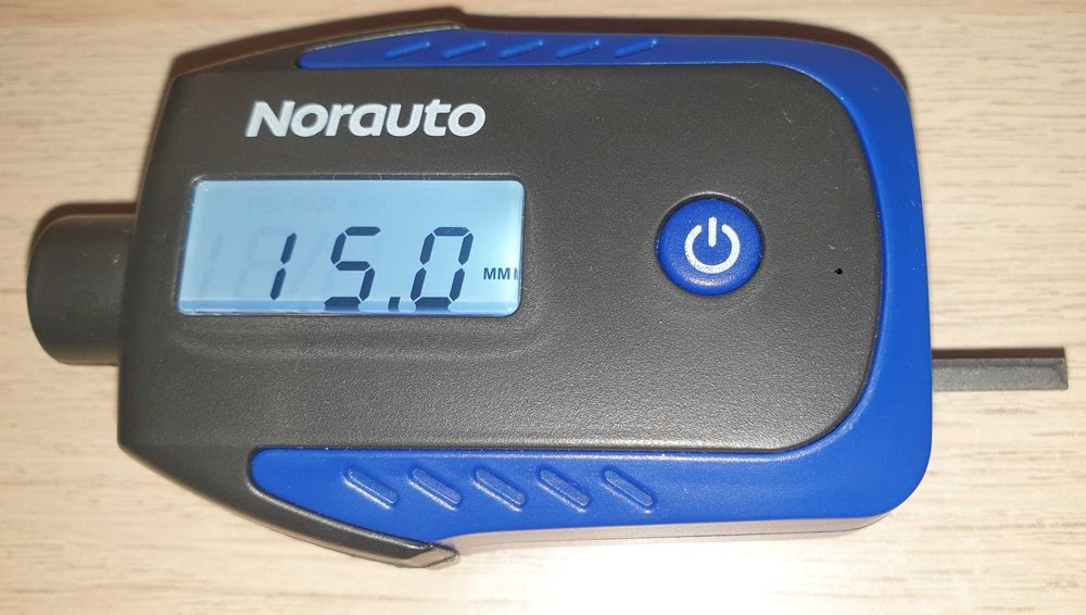 Medidor Electrónico de Pressão e Desgaste de Pneus