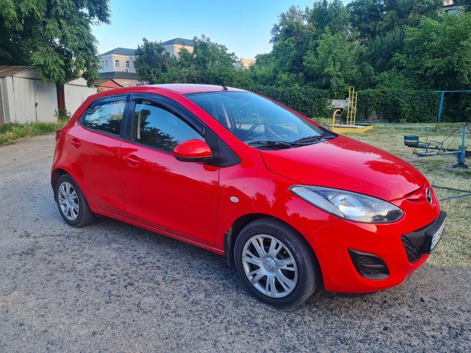 Mazda 2 2010 рік