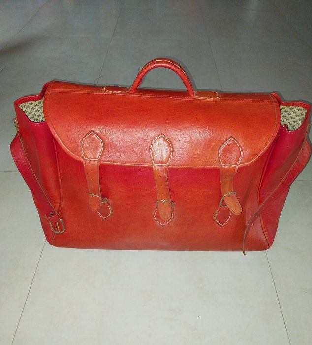 Mala de Viagem Antiga em Pele