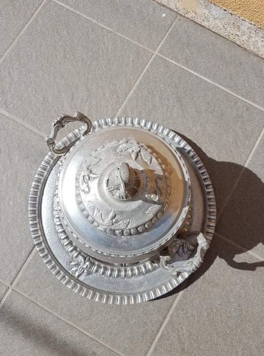 Terrina com prato tradicional