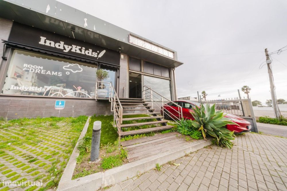 Espaço Comercial com Armazém | Abóboda