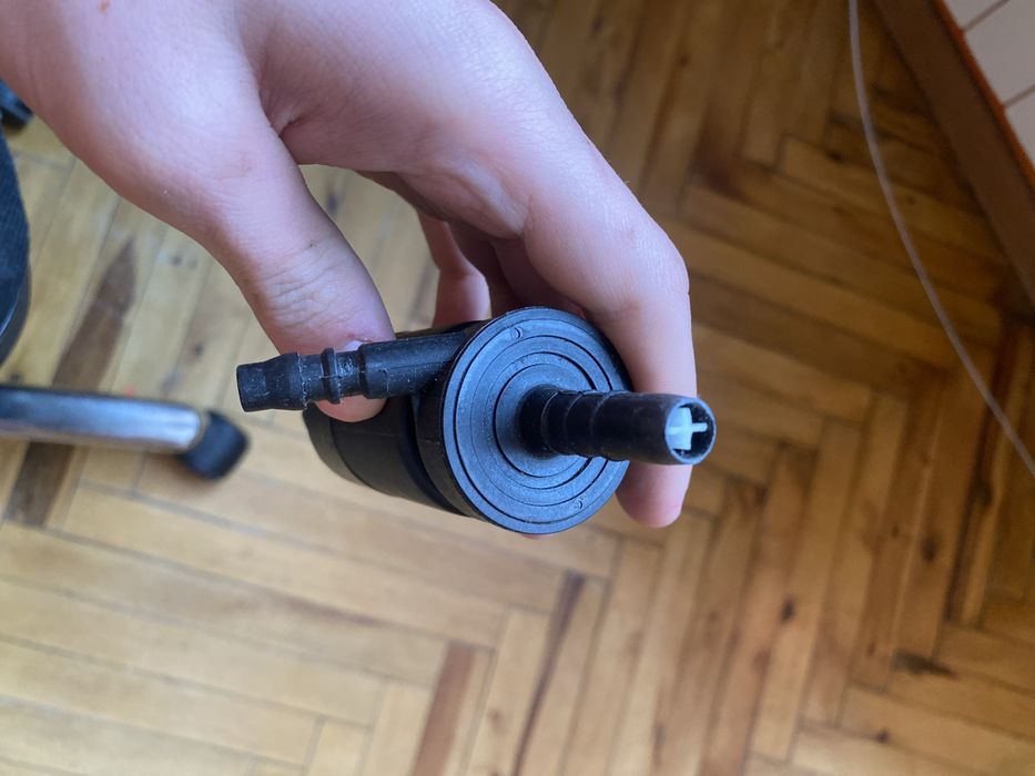 Насос омивача автомобіля