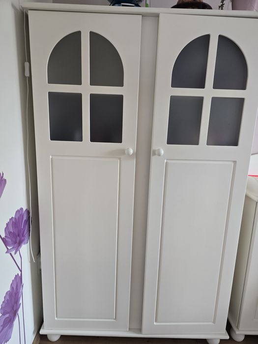 Zestaw mebli do pokoju dziewczynki