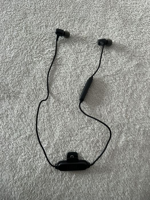 Fones JBL 100BT – Novos, nunca usados