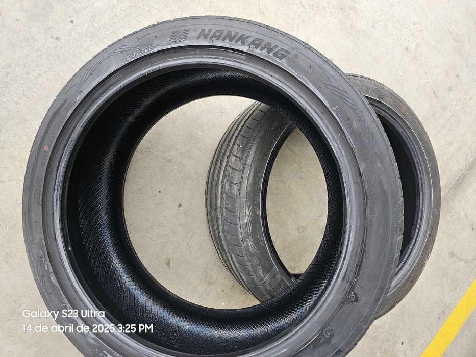 2 Pneus 255/40/ZR 20