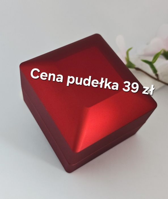 Pudełko na pierścionek z diodą led