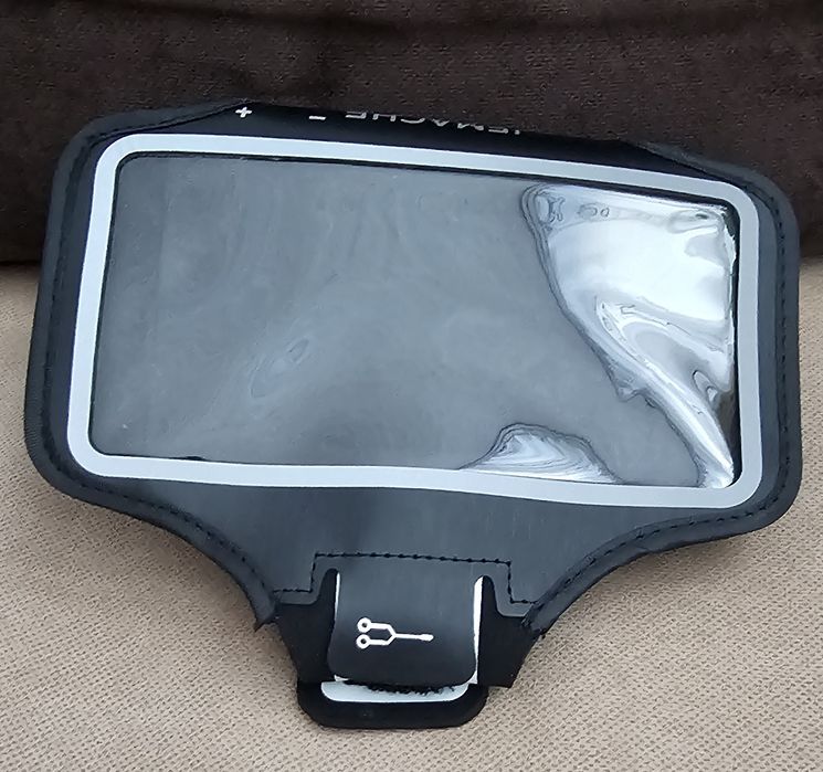 Nowa opaska na telefon na ramię.