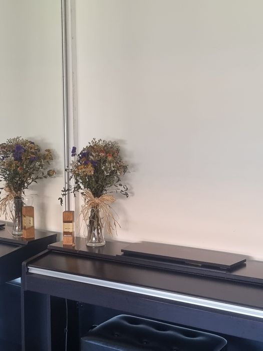 Piano Digital Yamaha Arius com Banco – Excelente Estado!