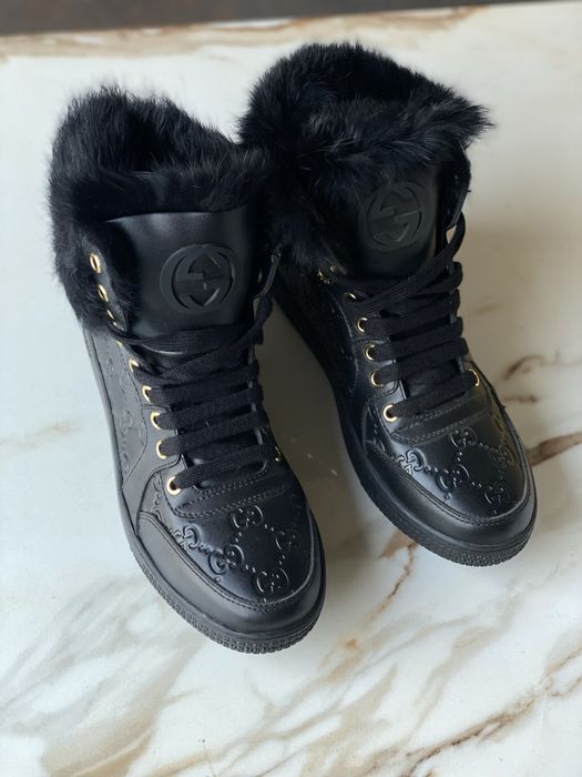 Зимові кросівки в стилі бренду