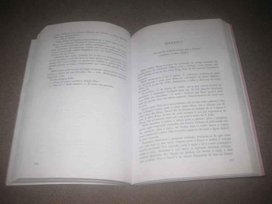 Livro "O Mundo de Sofia" de Jostein Gaarder