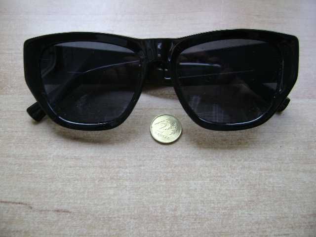 Starocie z PRL - Okulary przeciwsłoneczne, rozstaw ramion 13,5 cm
