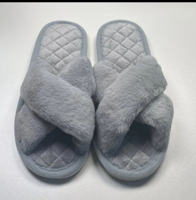 Жіночі кімнатні тапочки