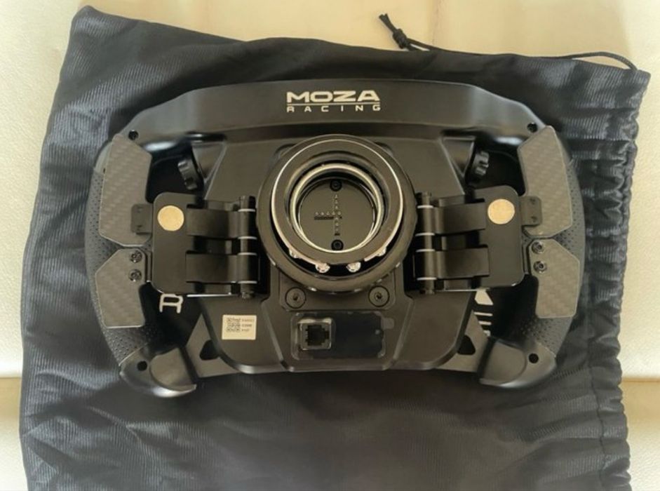 MOZA FSR Formula Wheel – Carbono Real – Ecrã 4.3” – NOVO