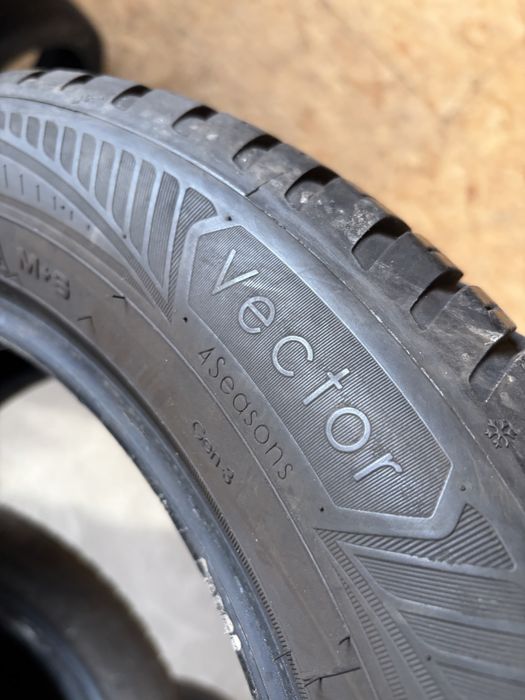 205/55/16 GoodYear vector 4 seasone 90% остатка