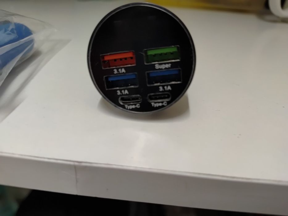 Ładowarka samochodowa nowa